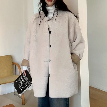 Dongdaemum Women’s Coats & Jackets, a testament to the elegance and quality of wholesale Korean fashion.