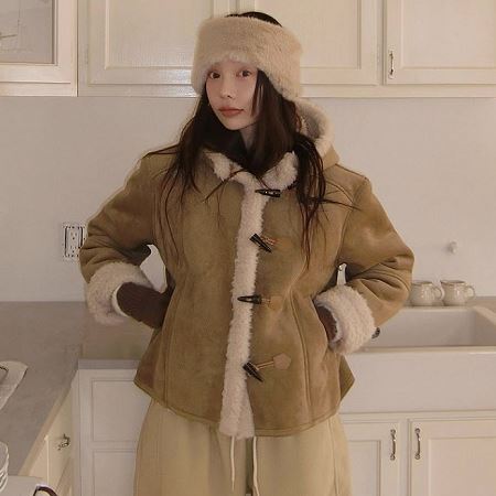 A variety of Dongdaemum Women’s Coats & Jackets, reflecting the sophistication of Korean fashion.