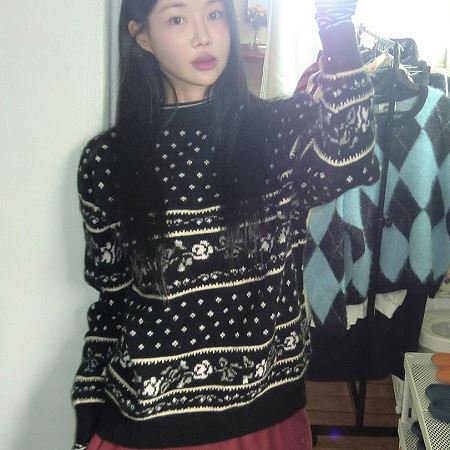 Dongdaemum Women’s Shirts, Tops & T-Shirts, a testament to the elegance and quality of wholesale Korean fashion.