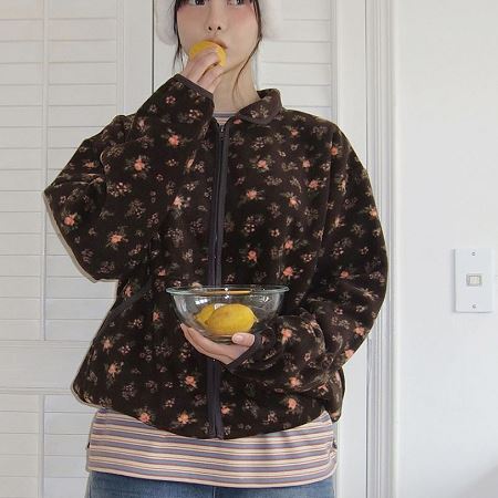 Dongdaemum Women’s Coats & Jackets, a testament to the elegance and quality of wholesale Korean fashion.