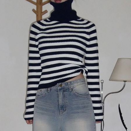 Dongdaemum Women’s Shirts, Tops & T-Shirts, a testament to the elegance and quality of wholesale Korean fashion.