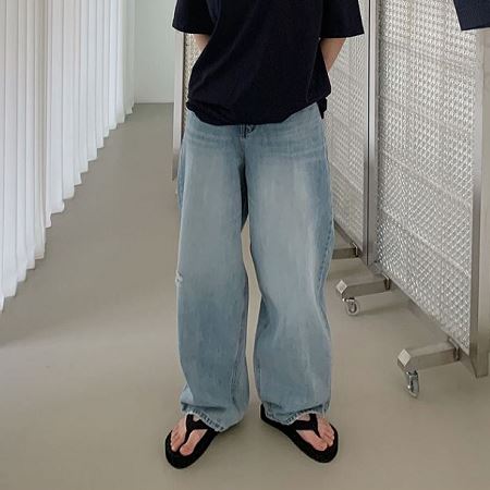 Dongdaemum Women’s Pants, a testament to the elegance and quality of wholesale Korean fashion.