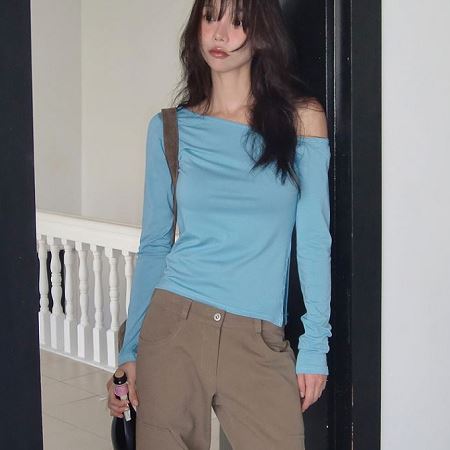 Dongdaemum Women’s Shirts, Tops & T-Shirts, a testament to the elegance and quality of wholesale Korean fashion.