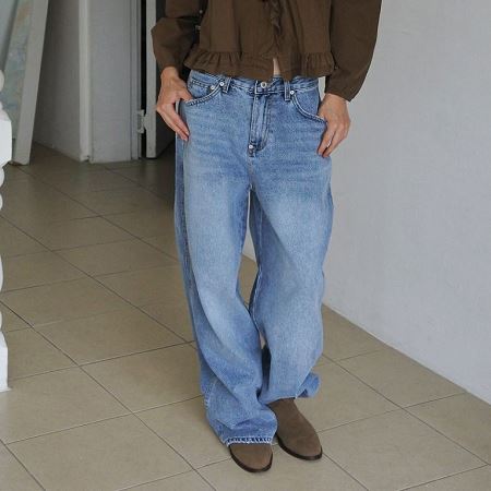 Dongdaemum Women’s Pants, a testament to the elegance and quality of wholesale Korean fashion.