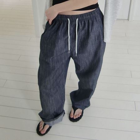 Dongdaemum Women’s Pants, a testament to the elegance and quality of wholesale Korean fashion.