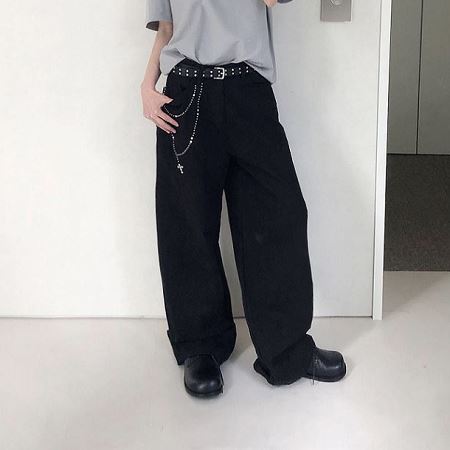 Dongdaemum Women’s Pants, a testament to the elegance and quality of wholesale Korean fashion.