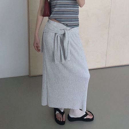 A collection of Dongdaemum Women’s Dresses, encapsulating the charm of Korean fashion.