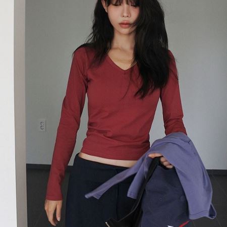 Dongdaemum Women’s Shirts, Tops & T-Shirts, a testament to the elegance and quality of wholesale Korean fashion.