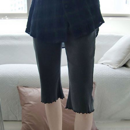Dongdaemum Women’s Pants, a testament to the elegance and quality of wholesale Korean fashion.