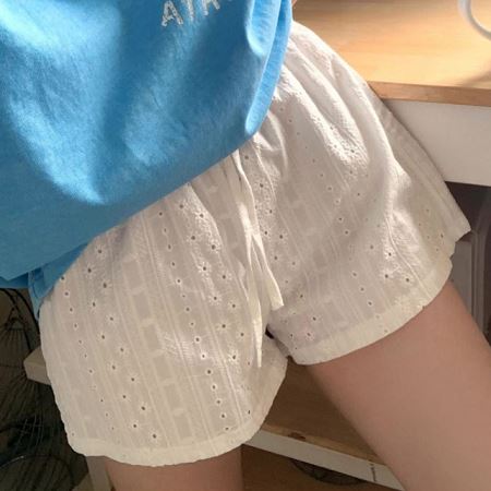 Dongdaemum Women’s Pants, a testament to the elegance and quality of wholesale Korean fashion.