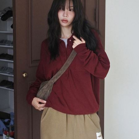 Dongdaemum Women’s Shirts, Tops & T-Shirts, a testament to the elegance and quality of wholesale Korean fashion.