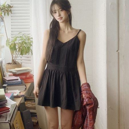 Dongdaemum Women’s Dresses, a testament to the elegance and quality of wholesale Korean fashion.