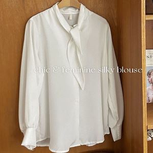 Dongdaemum Women’s Shirts, Tops & T-Shirts, a testament to the elegance and quality of wholesale Korean fashion.