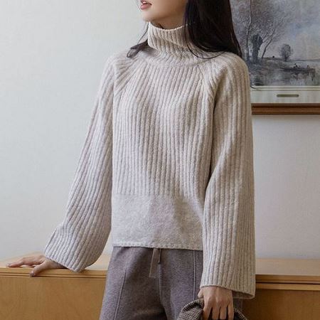 Dongdaemum Women’s Shirts, Tops & T-Shirts, a testament to the elegance and quality of wholesale Korean fashion.