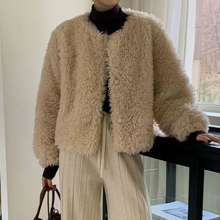 Dongdaemum Women’s Coats & Jackets, a testament to the elegance and quality of wholesale Korean fashion.