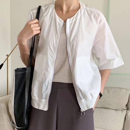 Dongdaemum Women’s Coats & Jackets, a testament to the elegance and quality of wholesale Korean fashion.