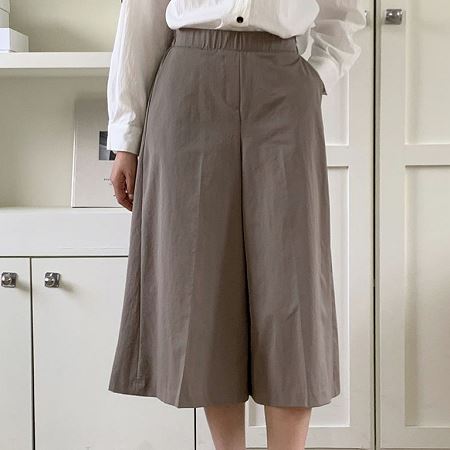 Dongdaemum Women’s Dresses, a testament to the elegance and quality of wholesale Korean fashion.