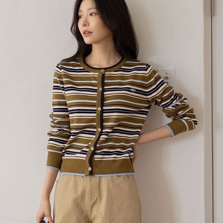 Dongdaemum Women’s Coats & Jackets, a testament to the elegance and quality of wholesale Korean fashion.