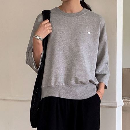 Dongdaemum Women’s Shirts, Tops & T-Shirts, a testament to the elegance and quality of wholesale Korean fashion.