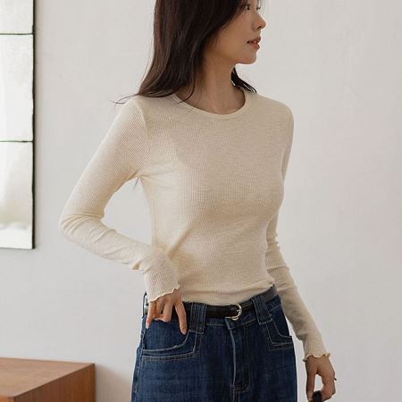 Dongdaemum Women’s Shirts, Tops & T-Shirts, a testament to the elegance and quality of wholesale Korean fashion.