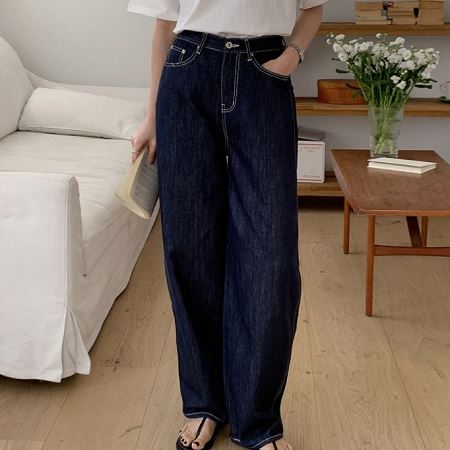 Dongdaemum Women’s Pants, a testament to the elegance and quality of wholesale Korean fashion.