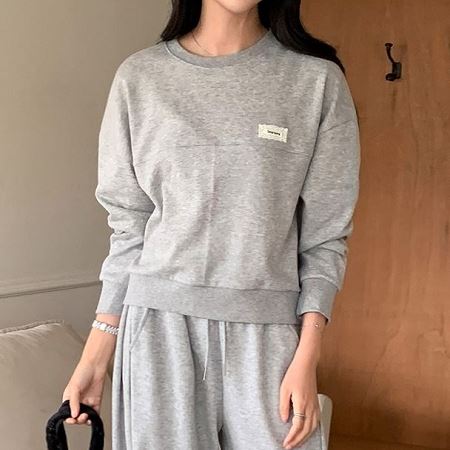 Dongdaemum Women’s Shirts, Tops & T-Shirts, a testament to the elegance and quality of wholesale Korean fashion.