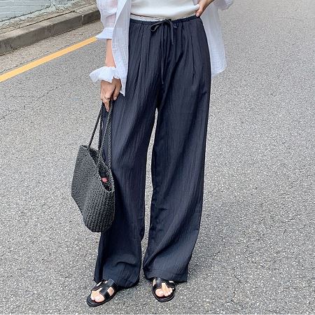 Dongdaemum Women’s Pants, a testament to the elegance and quality of wholesale Korean fashion.