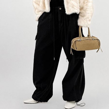 Dongdaemum Women’s Pants, a testament to the elegance and quality of wholesale Korean fashion.