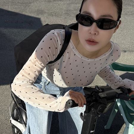 Dongdaemum Women’s Shirts, Tops & T-Shirts, a testament to the elegance and quality of wholesale Korean fashion.
