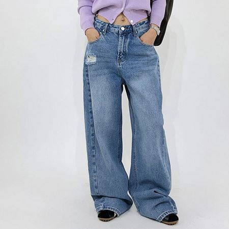 Dongdaemum Women’s Pants, a testament to the elegance and quality of wholesale Korean fashion.