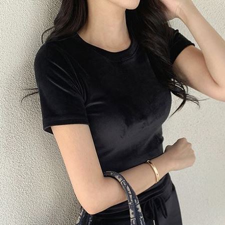 Dongdaemum Women’s Shirts, Tops & T-Shirts, a testament to the elegance and quality of wholesale Korean fashion.