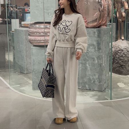 Dongdaemum Women’s One-Pieces, a testament to the elegance and quality of wholesale Korean fashion.