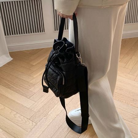 Dongdaemum Women’s Handbags, a testament to the elegance and quality of wholesale Korean fashion.