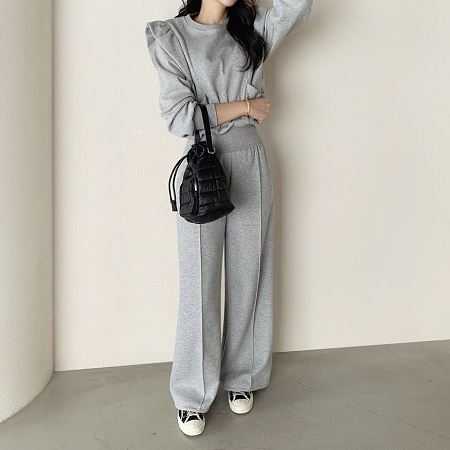 Dongdaemum Women’s One-Pieces, a testament to the elegance and quality of wholesale Korean fashion.