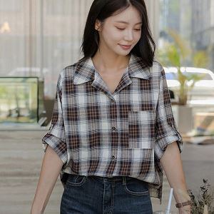 Dongdaemum Women’s Shirts, Tops & T-Shirts, a testament to the elegance and quality of wholesale Korean fashion.