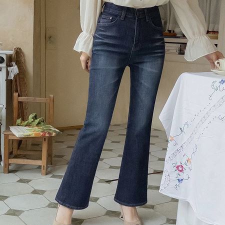 Dongdaemum Women’s Pants, a testament to the elegance and quality of wholesale Korean fashion.