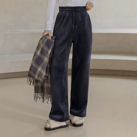 Dongdaemum Women’s Pants, a testament to the elegance and quality of wholesale Korean fashion.