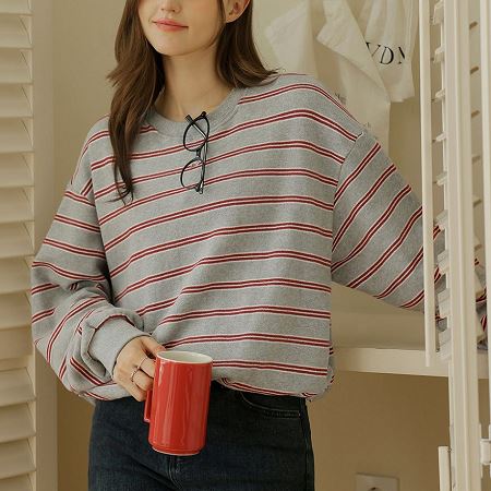 Dongdaemum Women’s Shirts, Tops & T-Shirts, a testament to the elegance and quality of wholesale Korean fashion.