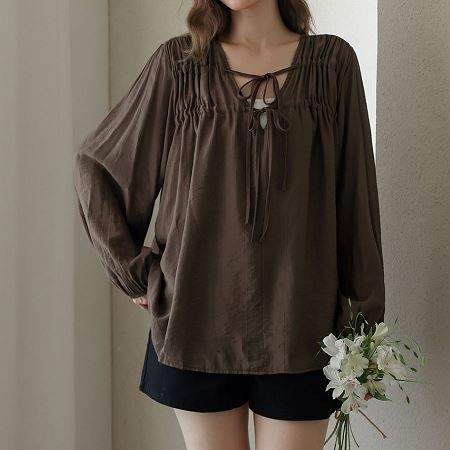 Dongdaemum Women’s Shirts, Tops & T-Shirts, a testament to the elegance and quality of wholesale Korean fashion.