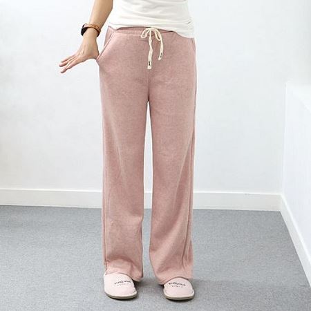 Dongdaemum Women’s Pants, a testament to the elegance and quality of wholesale Korean fashion.