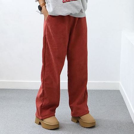 Dongdaemum Women’s Pants, a testament to the elegance and quality of wholesale Korean fashion.