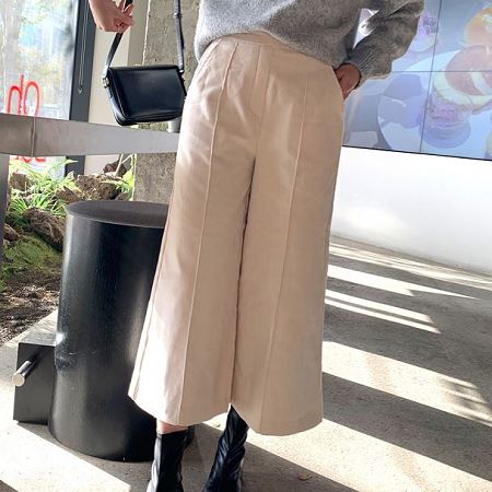 Dongdaemum Women’s Pants, a testament to the elegance and quality of wholesale Korean fashion.