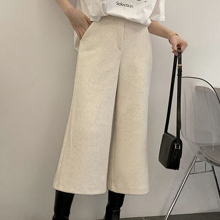 Dongdaemum Women’s Pants, a testament to the elegance and quality of wholesale Korean fashion.