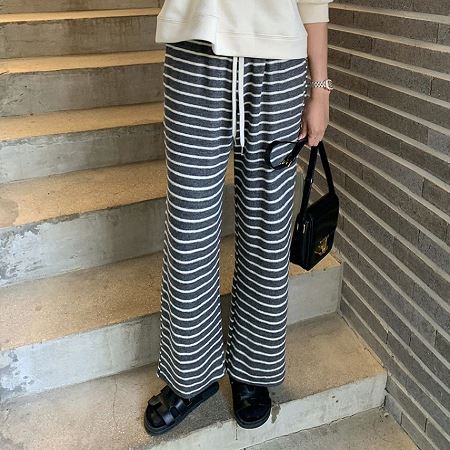 Dongdaemum Women’s Pants, a testament to the elegance and quality of wholesale Korean fashion.