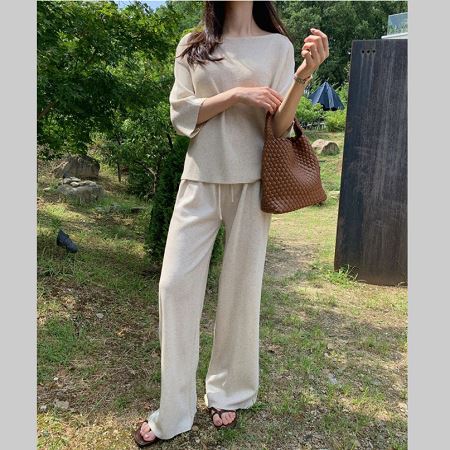 Dongdaemum Women’s One-Pieces, a testament to the elegance and quality of wholesale Korean fashion.