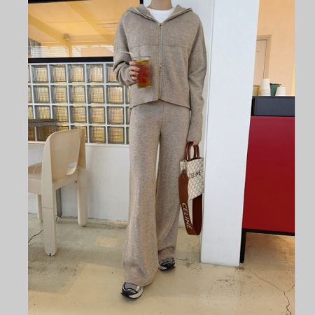 Dongdaemum Women’s One-Pieces, a testament to the elegance and quality of wholesale Korean fashion.