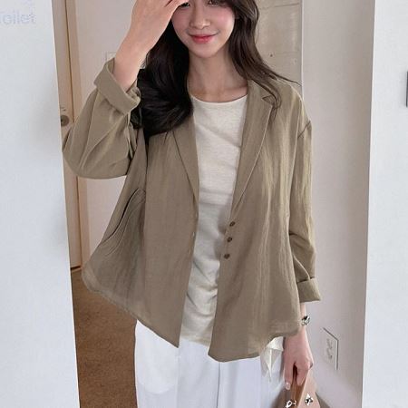 Dongdaemum Women’s Coats & Jackets, a testament to the elegance and quality of wholesale Korean fashion.