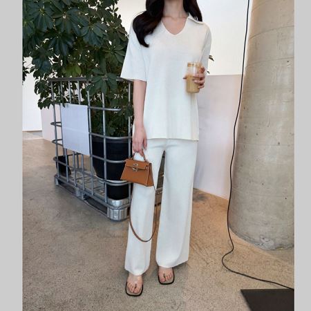 Dongdaemum Women’s One-Pieces, a testament to the elegance and quality of wholesale Korean fashion.
