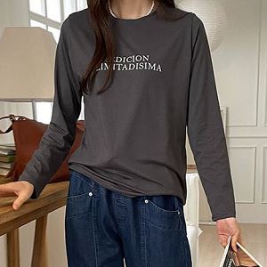 Dongdaemum Women’s Shirts, Tops & T-Shirts, a testament to the elegance and quality of wholesale Korean fashion.