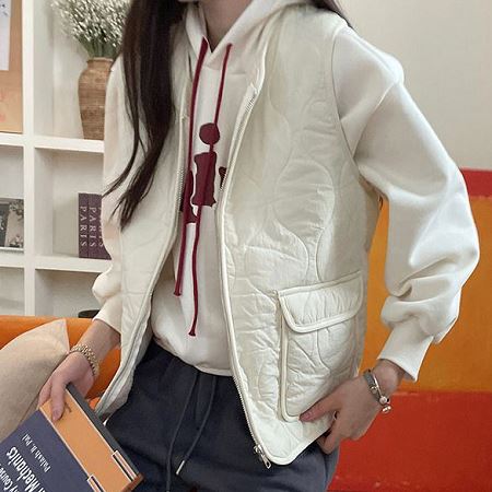 Dongdaemum Women’s Coats & Jackets, a testament to the elegance and quality of wholesale Korean fashion.